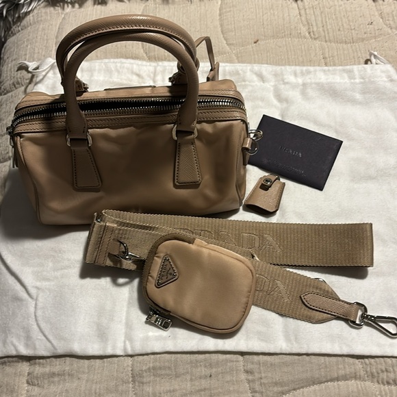 Prada Re-Edition 2005 Nylon Crossbody Bag with Strap/Wallet - 100% Authentic - Picture 2 of 11